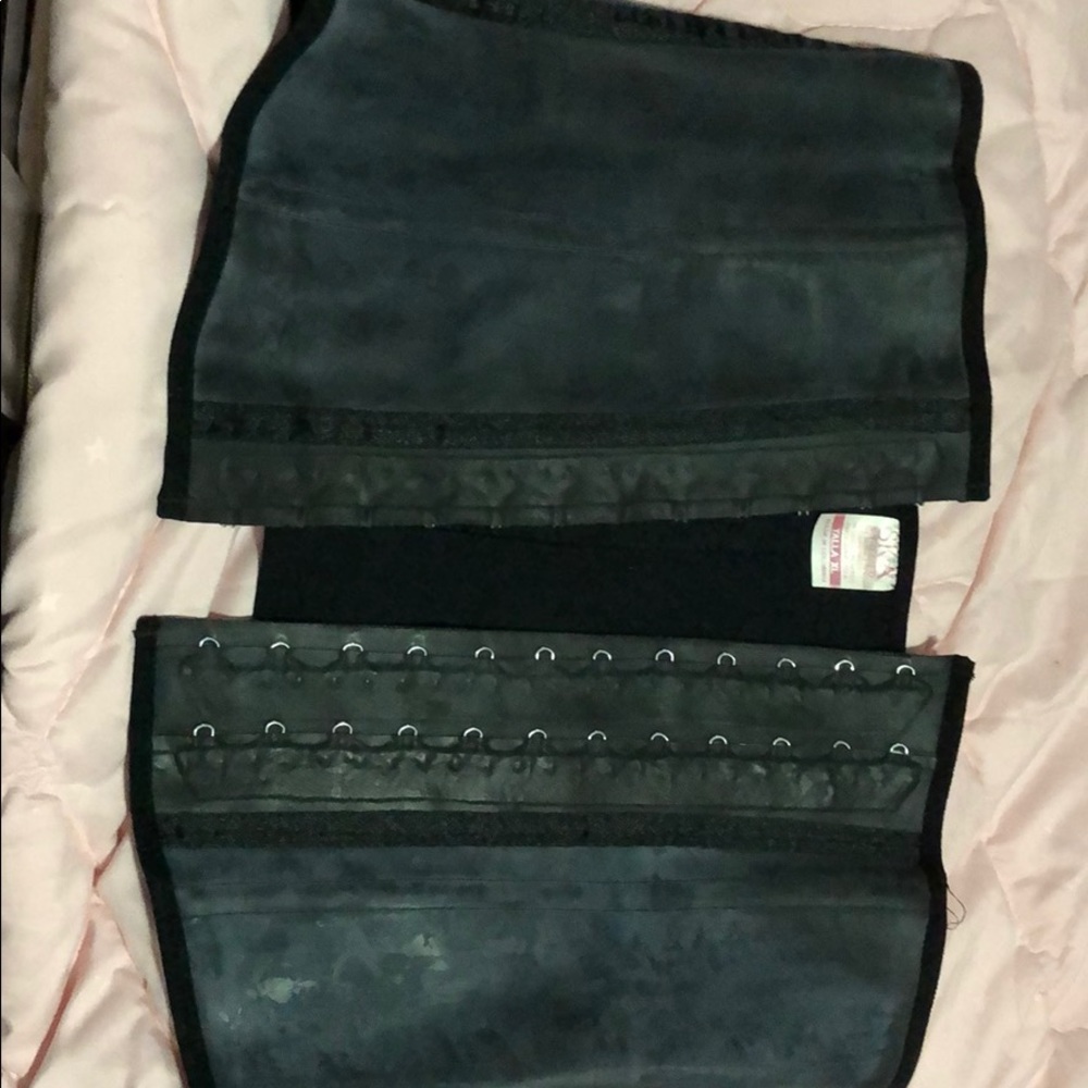 Black color waist cruncher